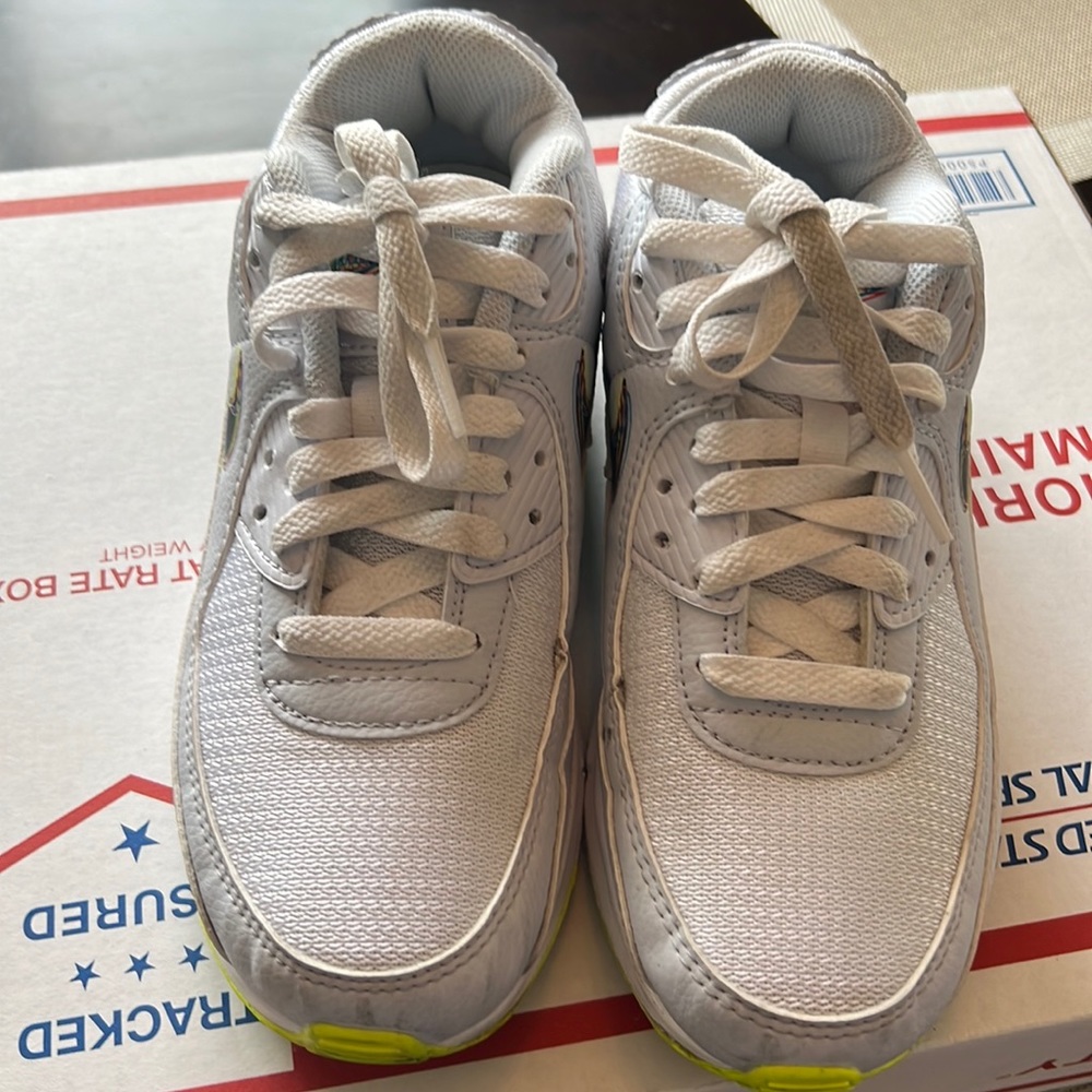 Used Kids Nike Size 4